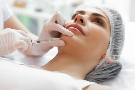 Lidstraffung in Kombination mit anderen ästhetischen Eingriffen (z.B. Facelift, Faltenbehandlung)