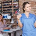 Männerhaut im Fokus: Spezielle Anforderungen in der medizinischen und klassischen Kosmetik
