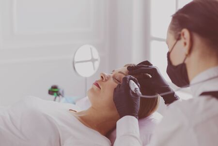 Der Ablauf einer Bruststraffung: Von der Entscheidung bis zur Nachsorge in deutschen Kliniken