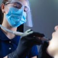 Kombination von Fettabsaugung und anderen ästhetischen Eingriffen für Männer