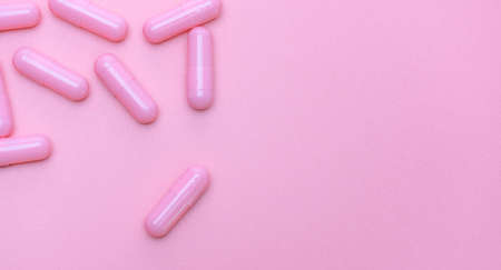 Vergleich von synthetischen und natürlichen Nahrungsergänzungsmitteln im Anti-Aging-Kontext