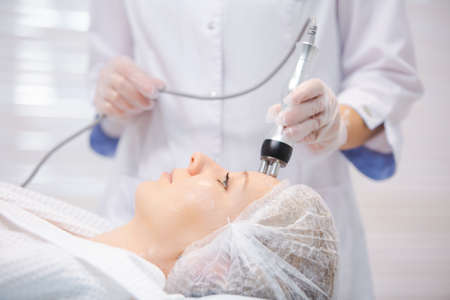 Gibt es Unterschiede? Botox- und Filler-Therapien bei Männern und Frauen aus medizinischer Sicht