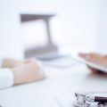 Wie Zertifizierungen und Mitgliedschaften bei Fachgesellschaften das Vertrauen der Patienten stärken