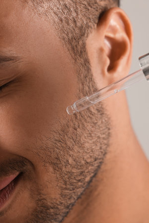 Microneedling: Wie funktioniert die innovative Hautverjüngung?