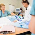 Kostenübernahme durch die gesetzliche Krankenversicherung bei medizinisch notwendigen Schönheitsoperationen: Kriterien und Beispiele