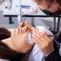 Peelings und Dermabrasion: Die besten Methoden für eine frische Männerhaut