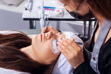 Peelings und Dermabrasion: Die besten Methoden für eine frische Männerhaut