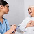 Psychologische Aspekte: Selbstbewusstsein, Attraktivität und Wirkung auf das Umfeld
