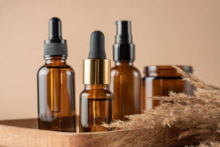 Aknebehandlung in der professionellen Kosmetik: Methoden, Wirkstoffe und Prävention