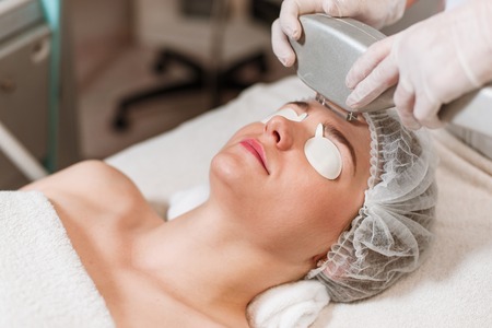 Kombinationsbehandlungen: PRP mit Microneedling, Laser und Hyaluron – Was ist möglich?