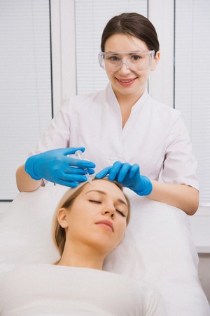 Unterschiedliche Techniken beim Facelift: Deep Plane, SMAS und Mini-Facelift erklärt